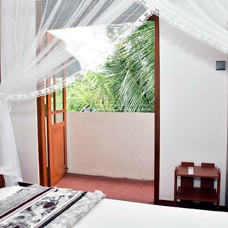 Top Mount Villa Hikkaduwa Exterior photo