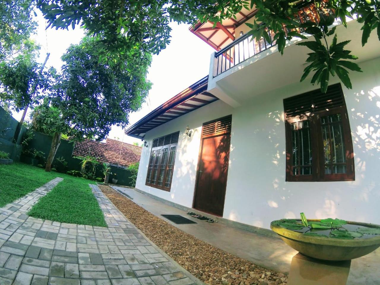 Top Mount Villa Hikkaduwa Exterior photo