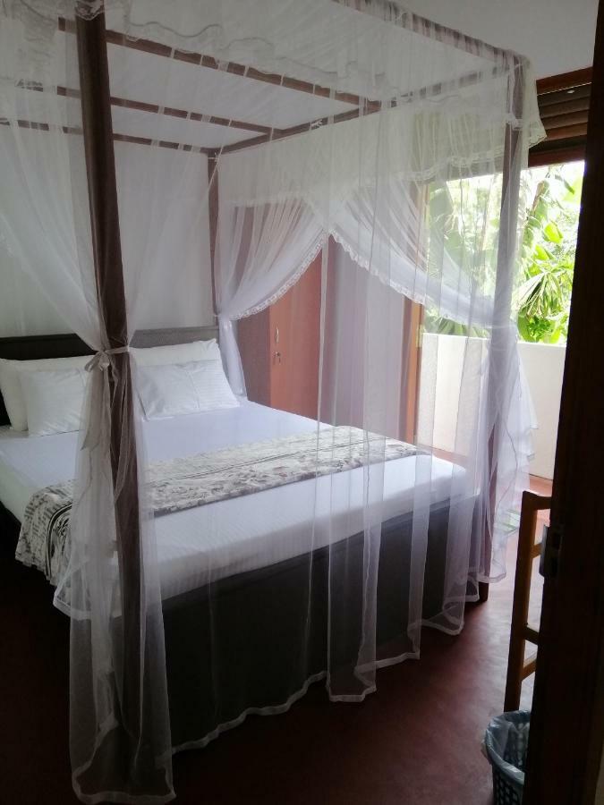 Top Mount Villa Hikkaduwa Exterior photo