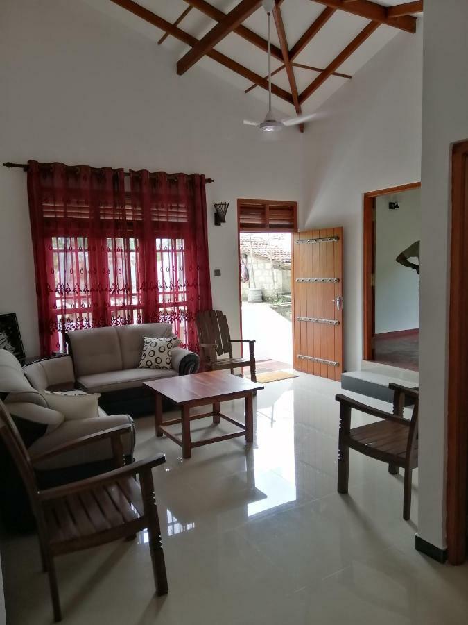 Top Mount Villa Hikkaduwa Exterior photo